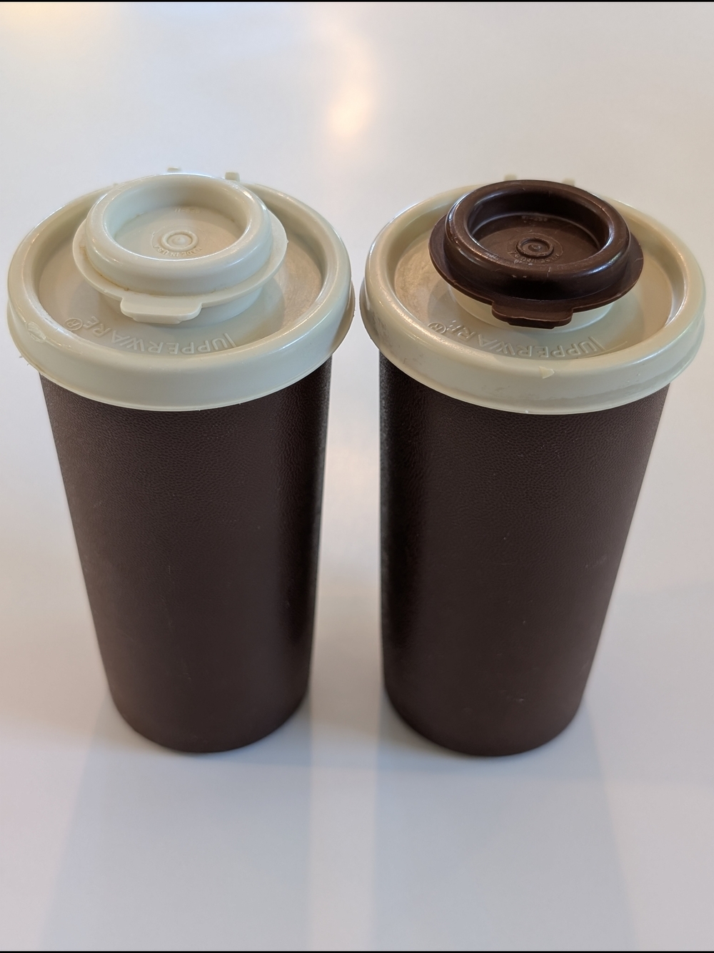 Vtg Tupperware Salt Pepper Shaker Set Brown Cream Plastic Flip Covers 1329 Retro